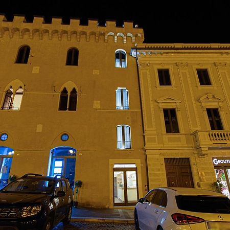 Piazza Del Mercato Л'Аквіла Екстер'єр фото