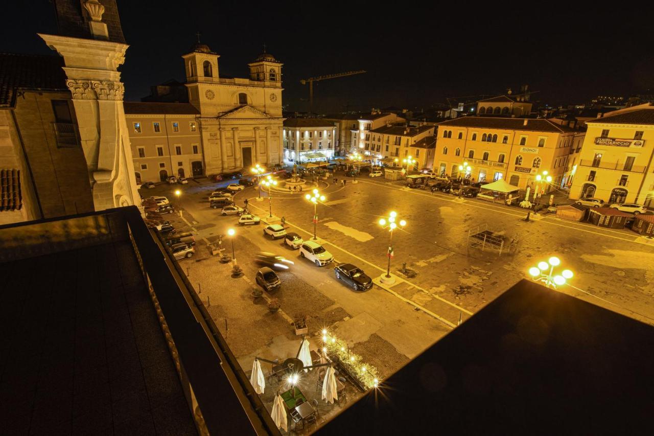 Piazza Del Mercato Л'Аквіла Екстер'єр фото